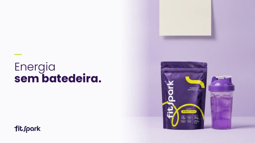 Mulher descansando durante treino ao aprender sobre l teanina com cafeina para que serve.